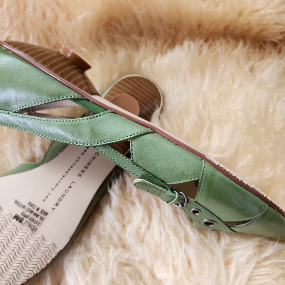 Chinese Laundry Rochelle Flats Teacup Heel Green Leather Women’s  NEW - Picture 6 of 7